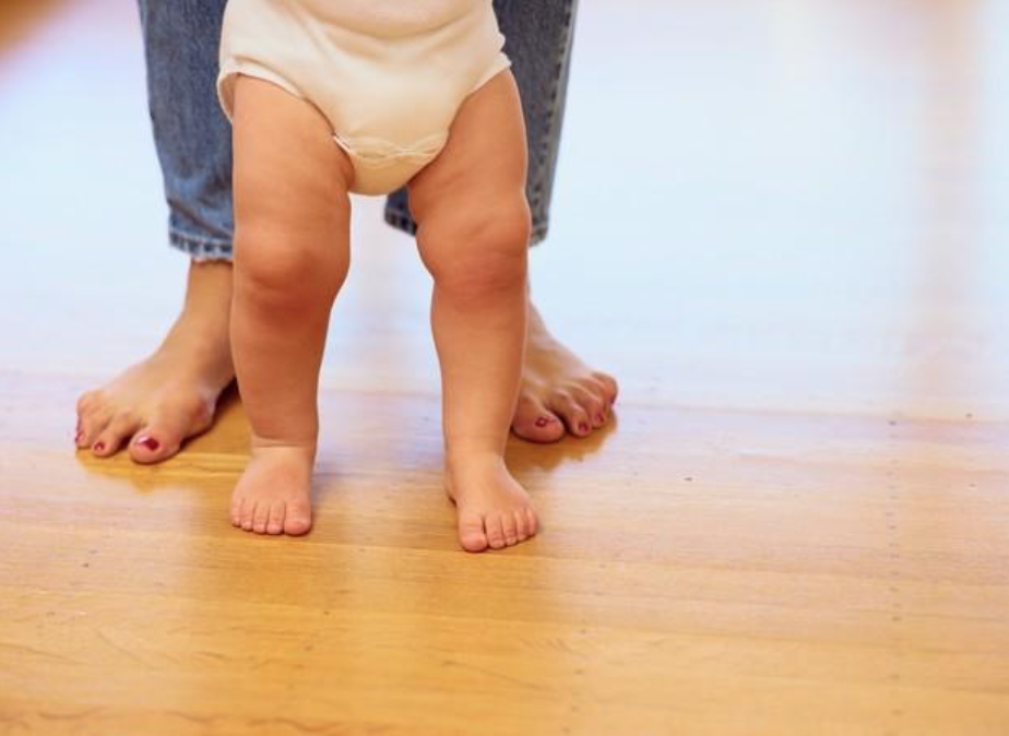 DESENVOLVIMENTO INFANTIL – 10 a 11 Meses: Primeiros passos e primeiras palavras