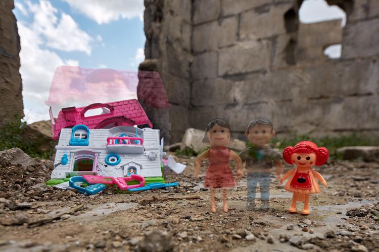 Brinquedos de guerra: uma proposta de arte expressiva para crianças que vivem em zonas de conflito